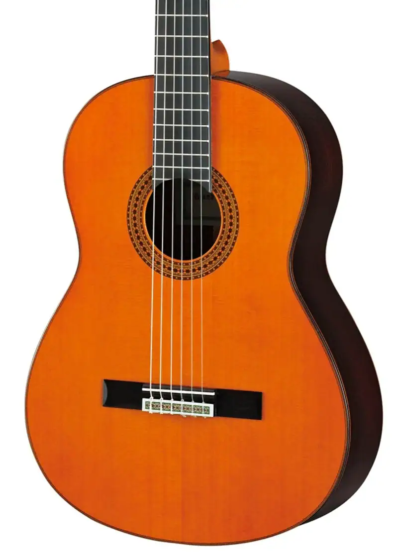 yamaha gc22 handcrafted classical guitar Guitarra clásica Yamaha GC22 detalle del cuerpo Cedar