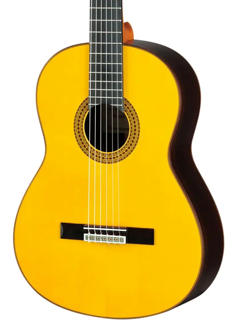 yamaha gc22 handcrafted classical guitar Guitarra clásica Yamaha GC22 detalle del cuerpo Spruce
