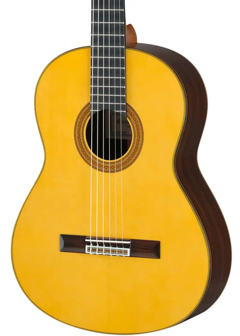 yamaha gc32 handcrafted cedar classical guitar Guitarra clásica Yamaha GC32 detalle del cuerpo Natural Spruce