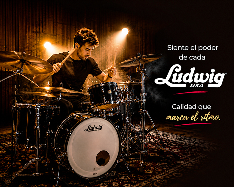 Baterista tocando batería Ludwig en estudio